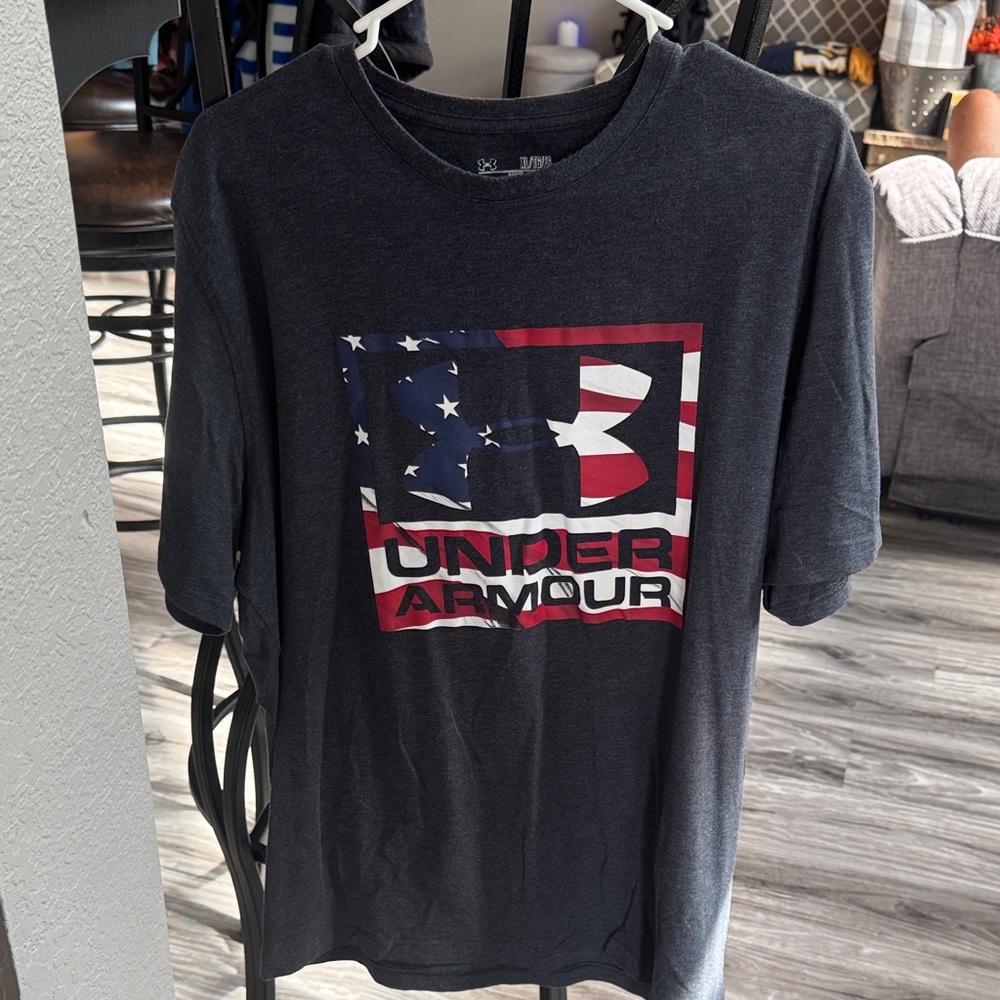 Under Armour Men's Dark Gray Flag Graphic Tee